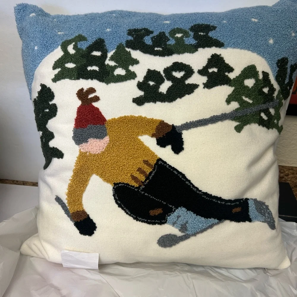 EDDIE BAUER SKI HILLS ACCENT PILLOW 30” x 20” NWOT